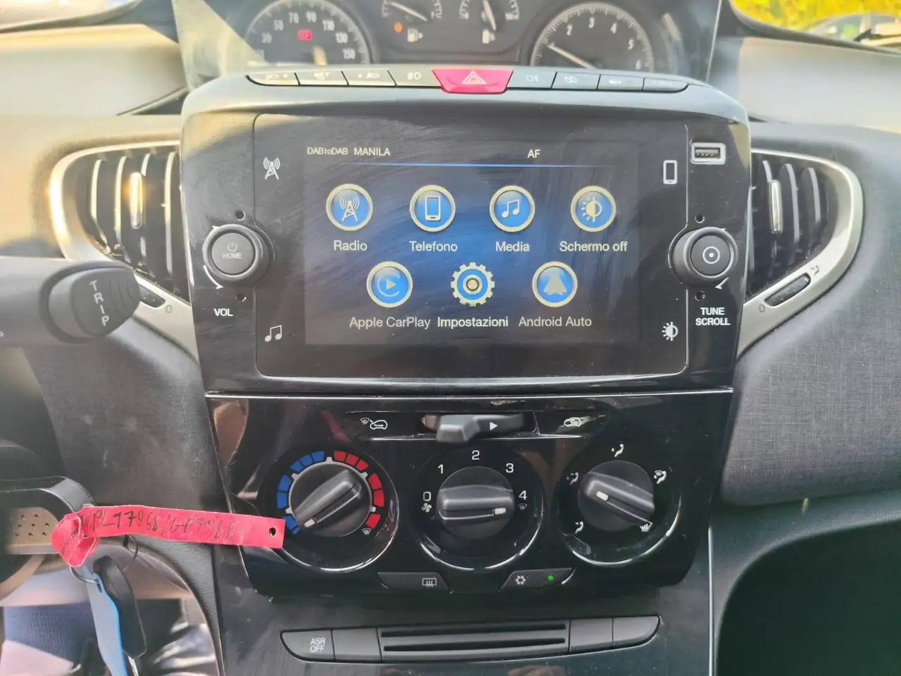 Lancia Ypsilon 2023 — фото 12