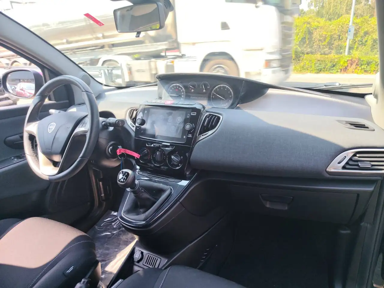 Lancia Ypsilon 2023 — фото 10