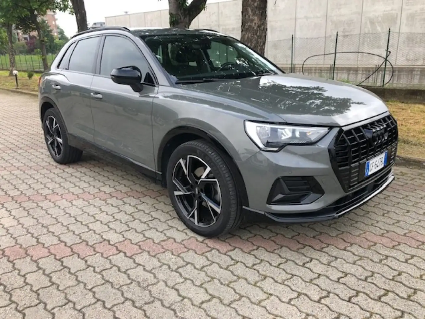 Audi Q3 35 TDI S tronic Business Advanced Gris - 2
