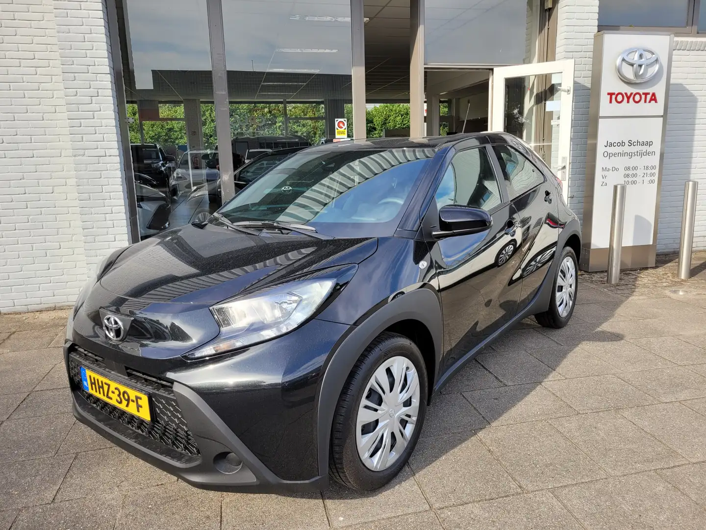 Toyota Aygo X 1.0 VVT-i MT Play 72 pk | Adaptive Cruise Control Negro - 2