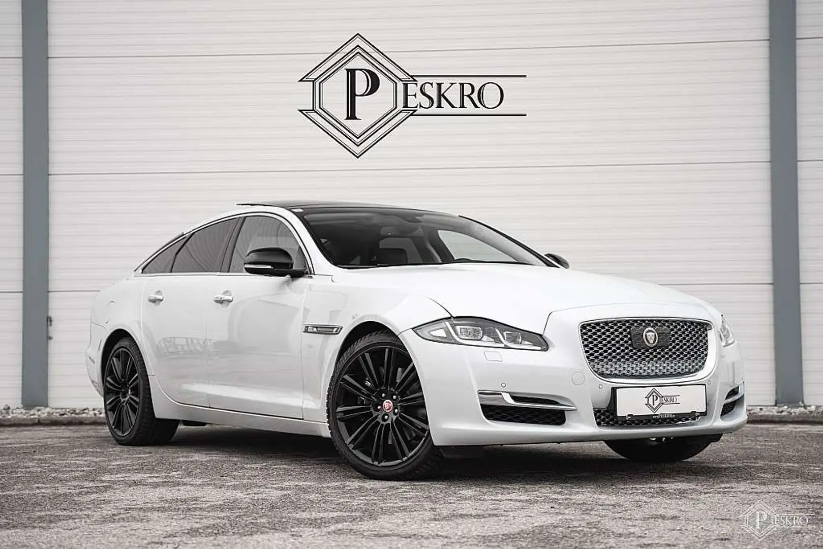 Jaguar XJ 3,0 Premium Luxury Grau - 1