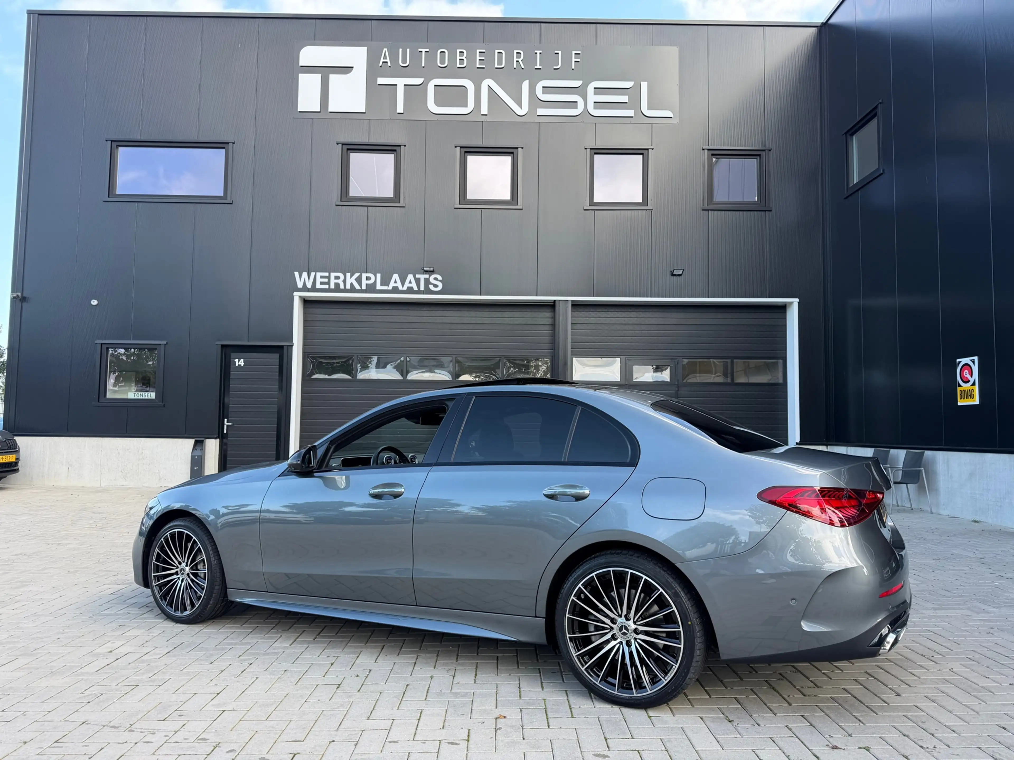 Mercedes-Benz C 300 e AMG Line / Pano / Burmeister / 360 Camera / 19" — photo 3