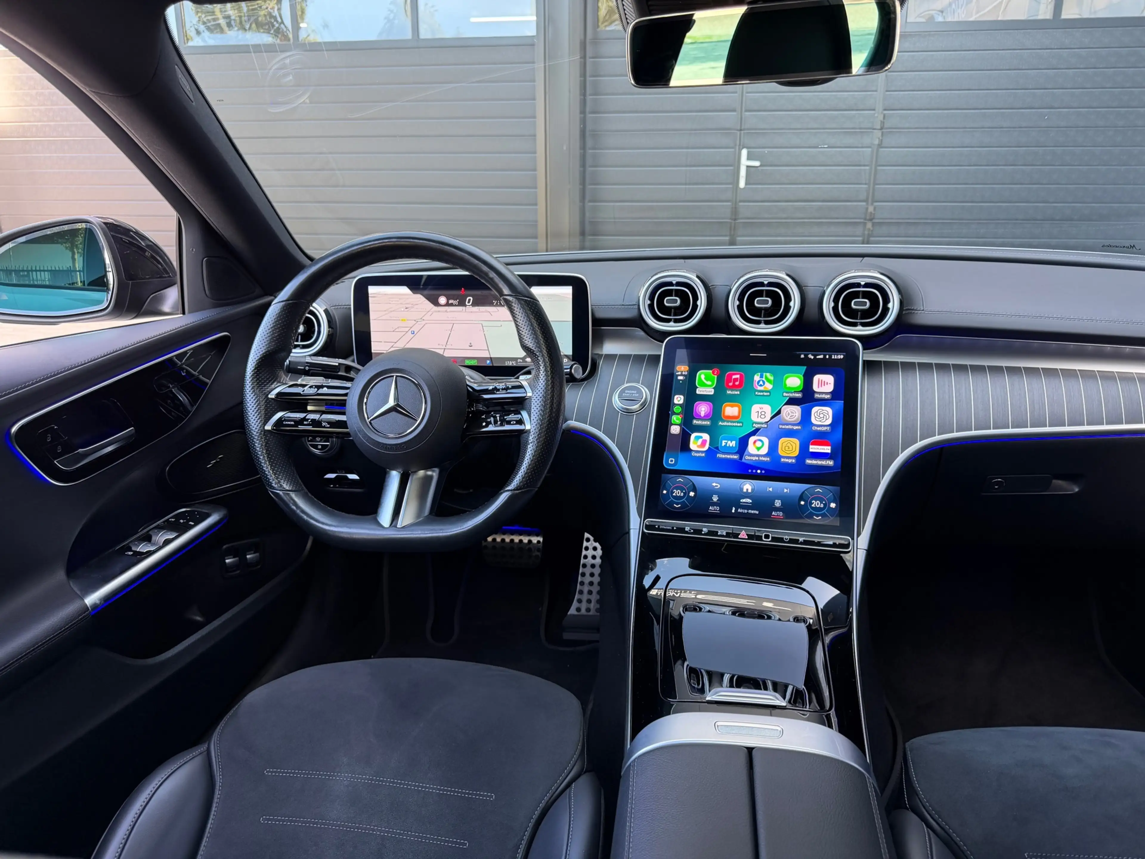 Mercedes-Benz C 300 e AMG Line / Pano / Burmeister / 360 Camera / 19" — photo 11