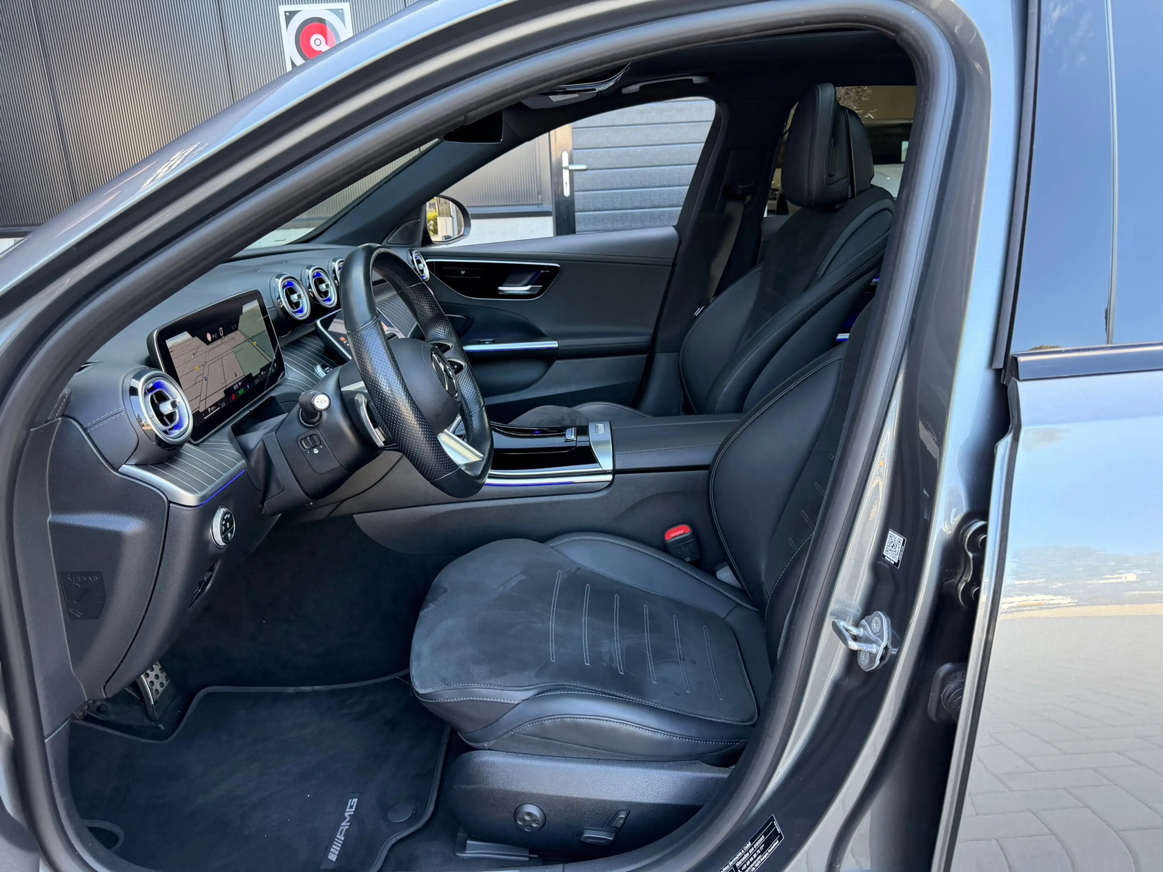 Mercedes-Benz C 300 e AMG Line / Pano / Burmeister / 360 Camera / 19" — photo 14