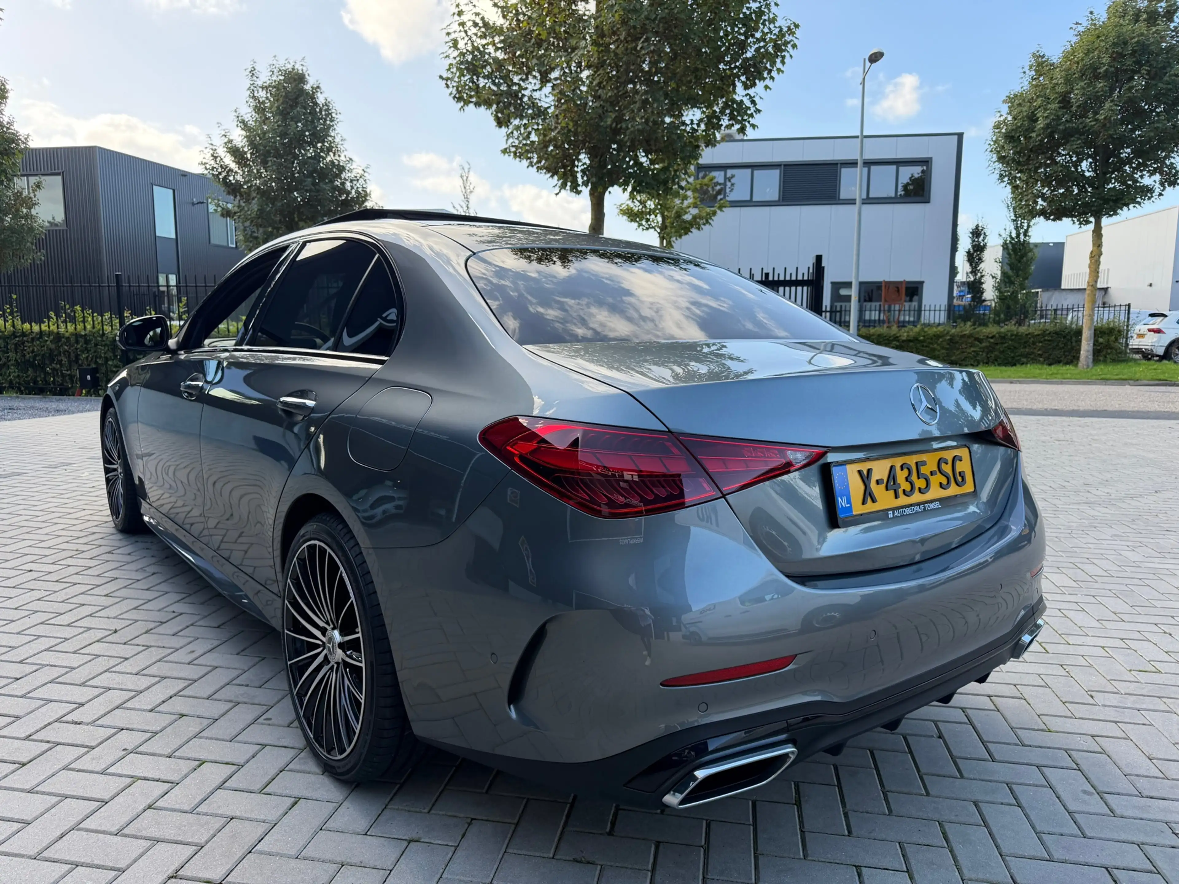 Mercedes-Benz C 300 e AMG Line / Pano / Burmeister / 360 Camera / 19" — photo 5
