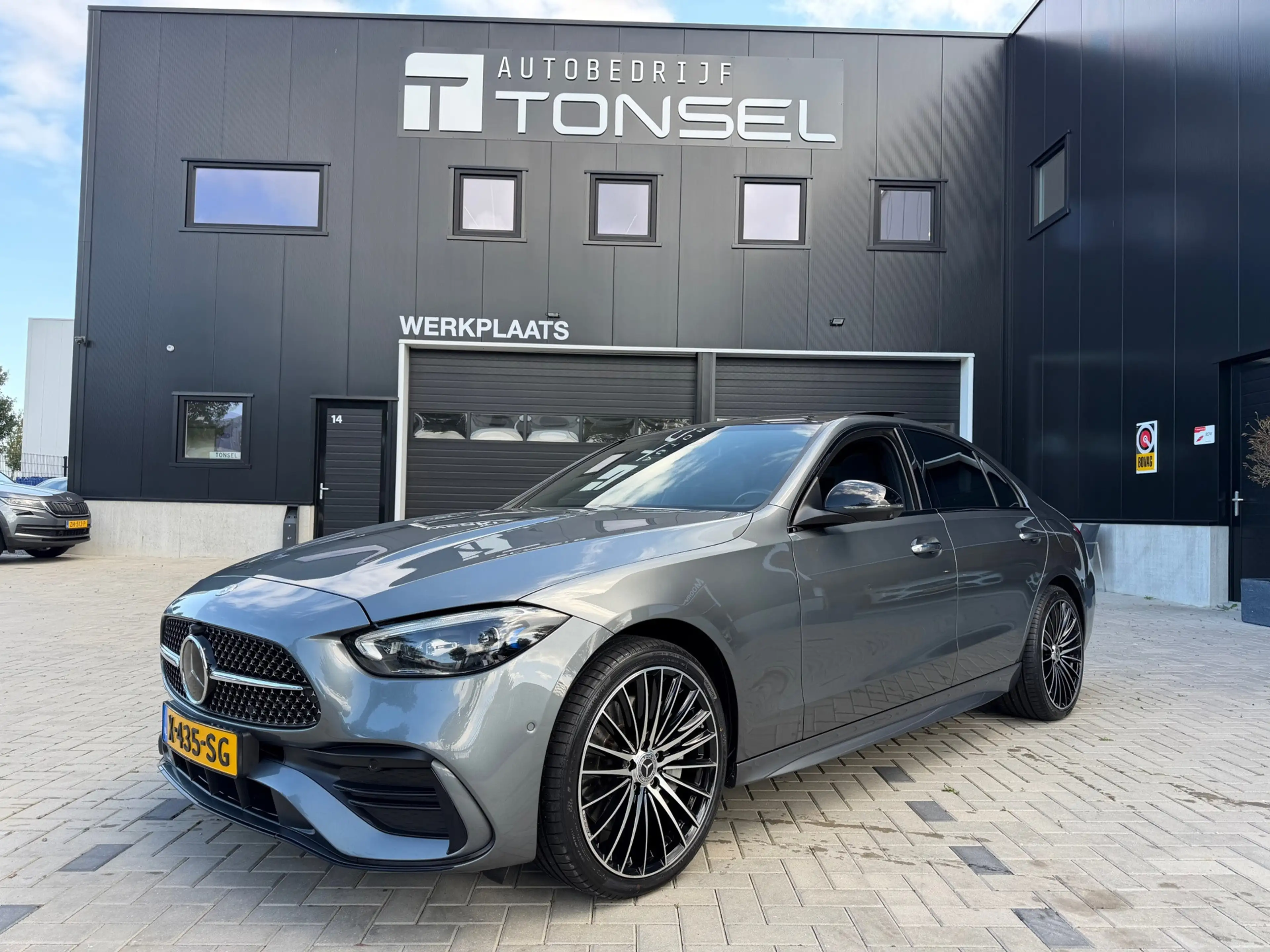 Mercedes-Benz C 300 e AMG Line / Pano / Burmeister / 360 Camera / 19"