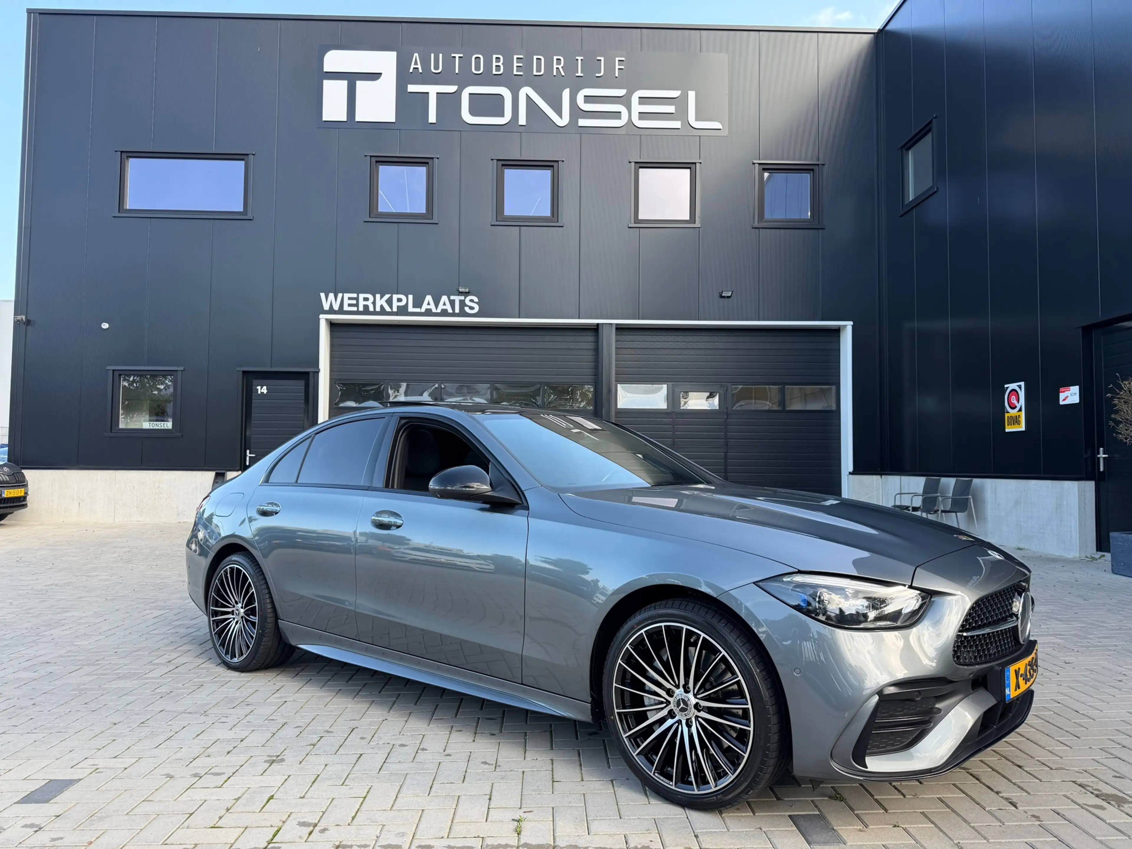 Mercedes-Benz C 300 e AMG Line / Pano / Burmeister / 360 Camera / 19" — photo 6