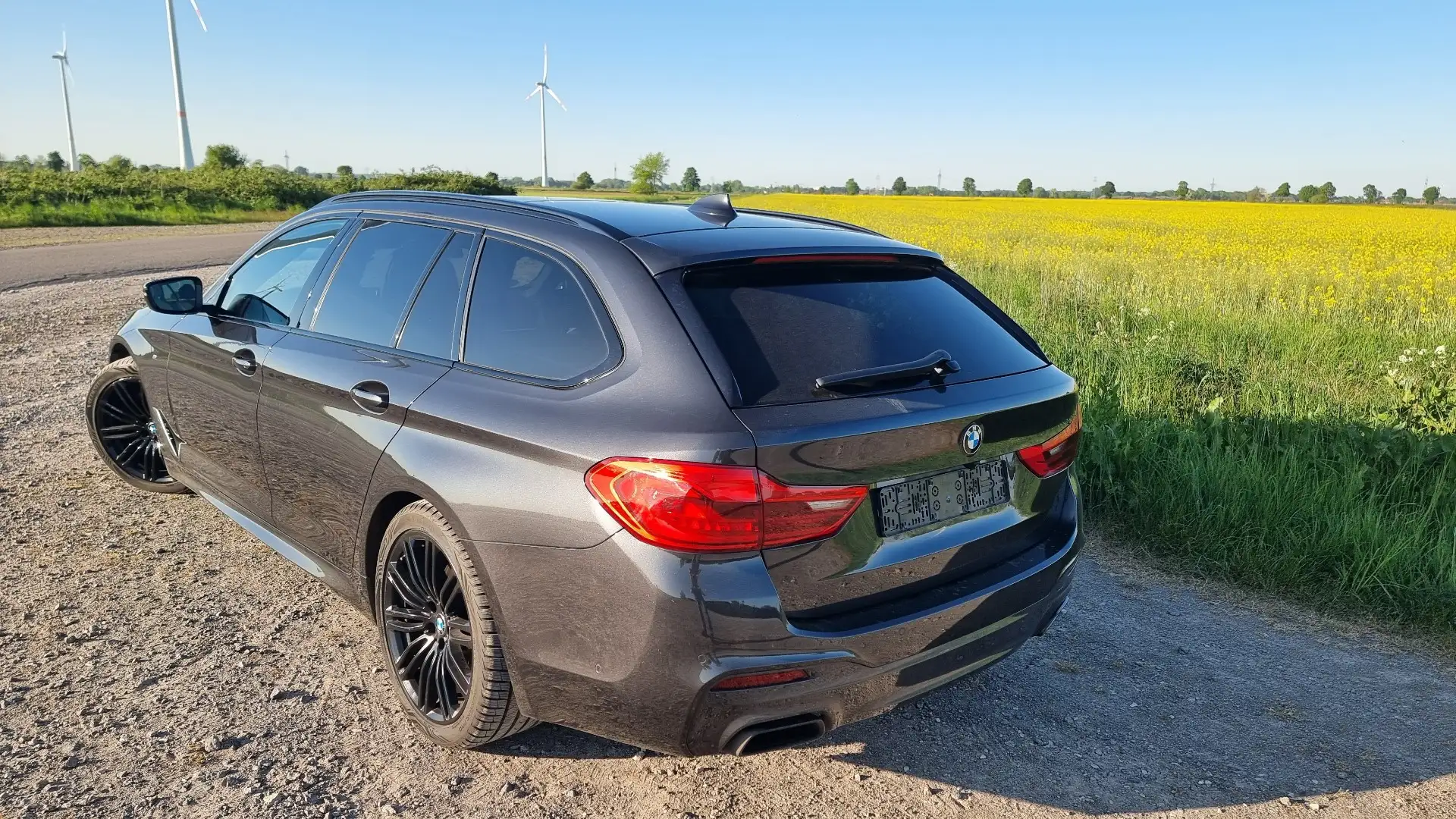 BMW M550 M550d xDrive Touring Aut. Grau - 1