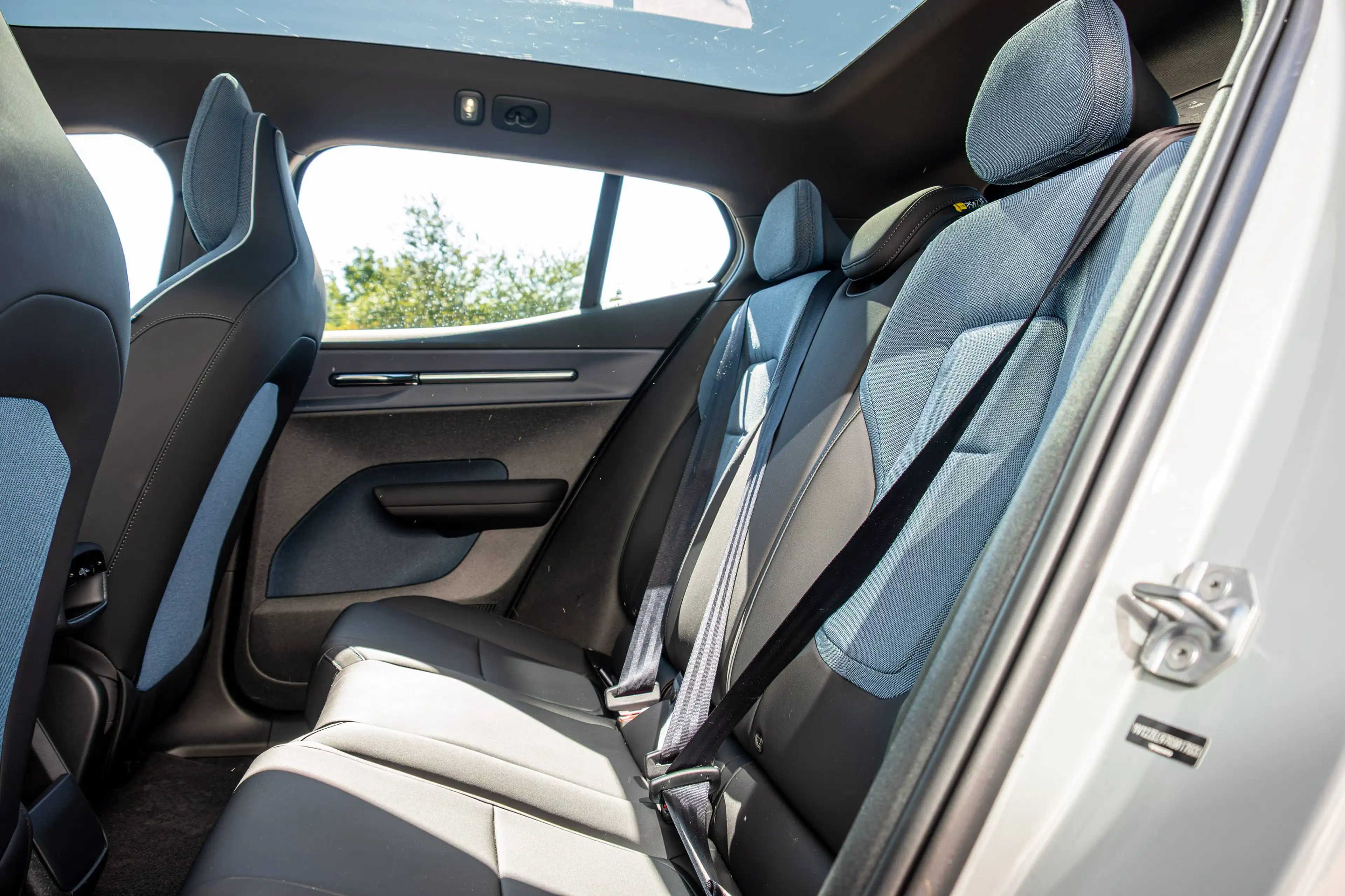 Volvo EX30 69kwh Extended Range Ultra | FULL OPTIONS | ATTACHE REMORQUE | HARMAN KARDON | SOH 99% | GARANTIE 12-60M — photo 9