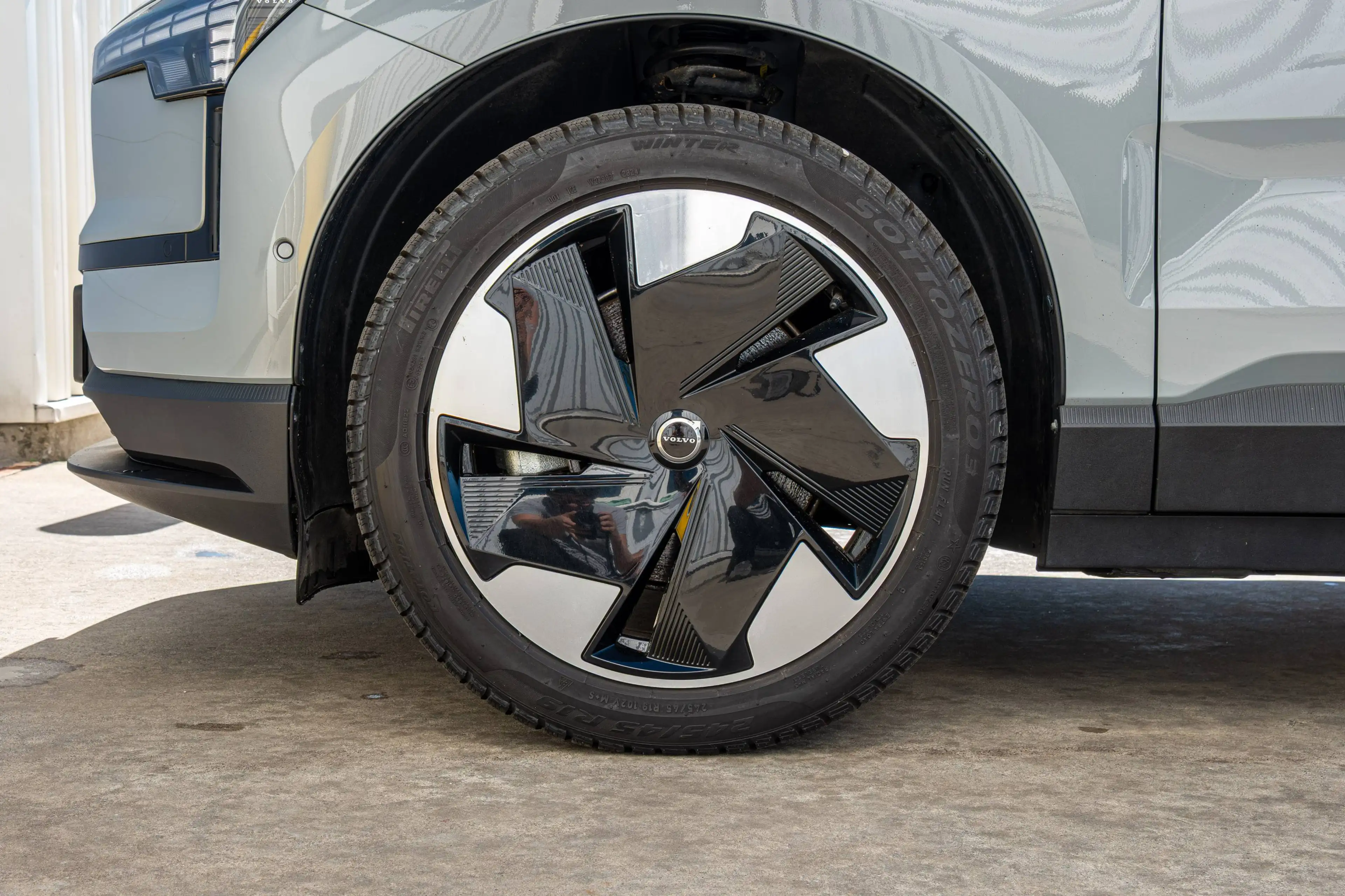 Volvo EX30 69kwh Extended Range Ultra | FULL OPTIONS | ATTACHE REMORQUE | HARMAN KARDON | SOH 99% | GARANTIE 12-60M — photo 6