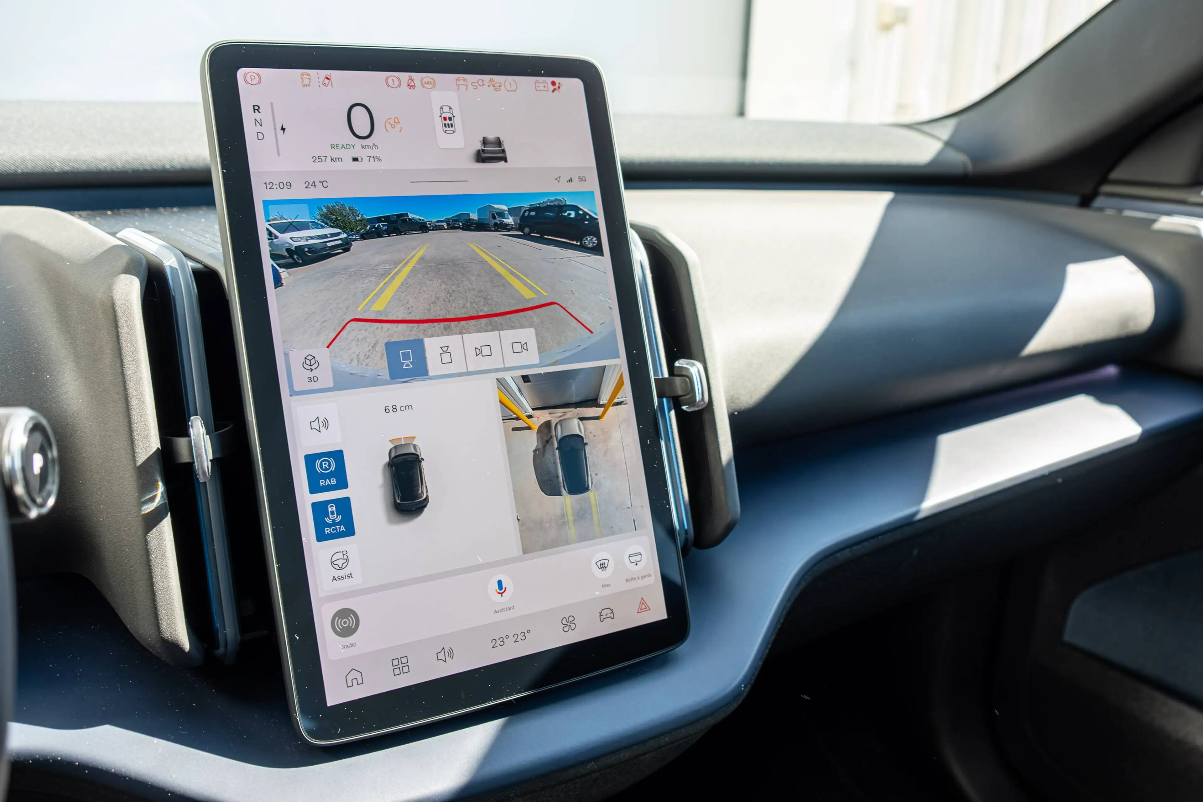 Volvo EX30 69kwh Extended Range Ultra | FULL OPTIONS | ATTACHE REMORQUE | HARMAN KARDON | SOH 99% | GARANTIE 12-60M — photo 12