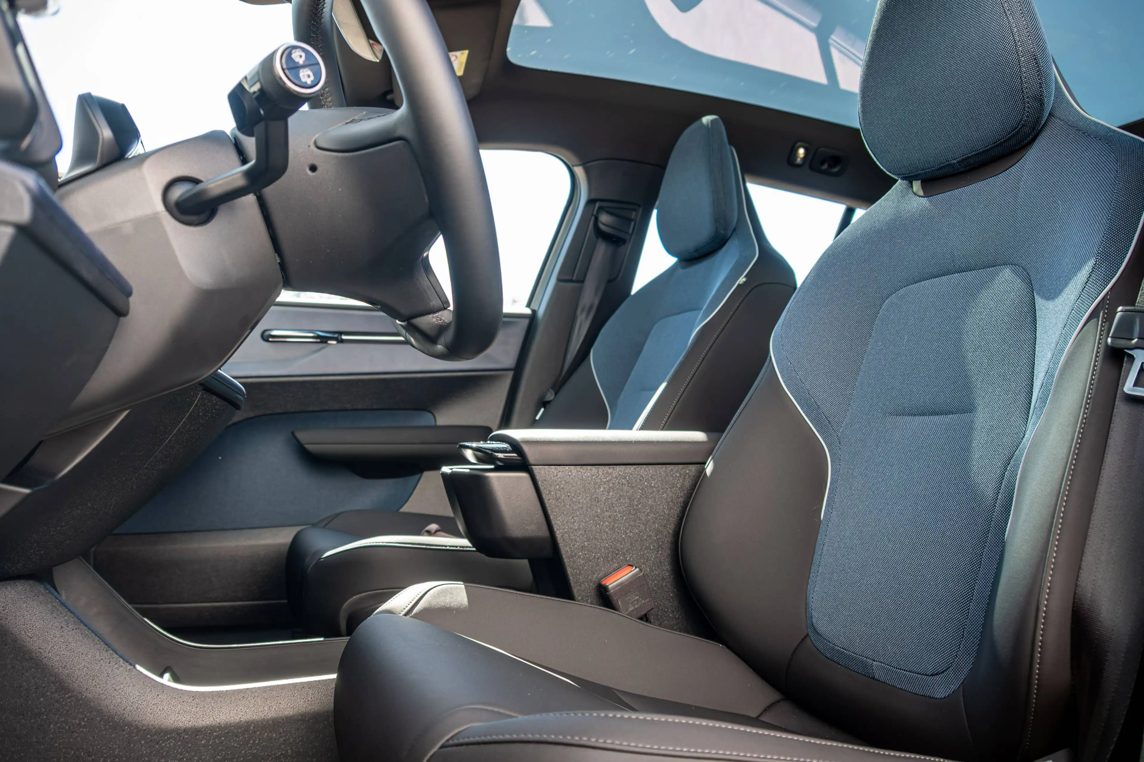 Volvo EX30 69kwh Extended Range Ultra | FULL OPTIONS | ATTACHE REMORQUE | HARMAN KARDON | SOH 99% | GARANTIE 12-60M — photo 8