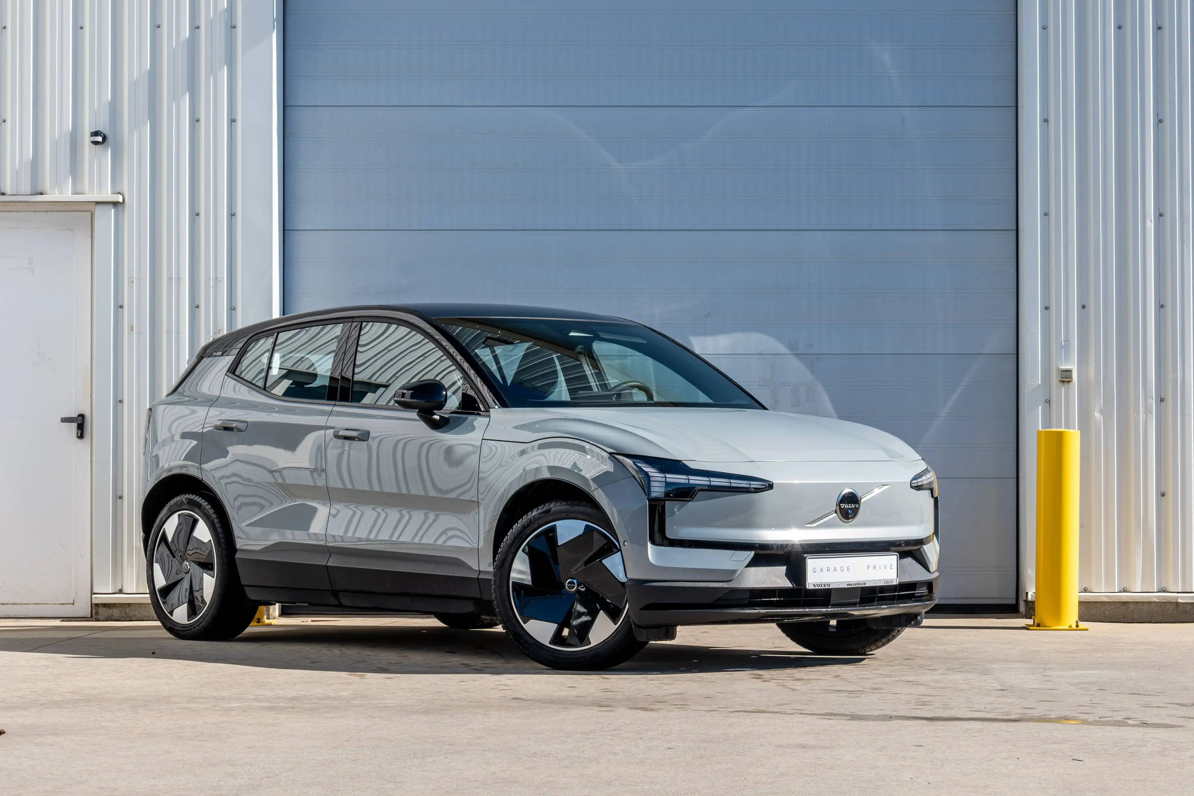 Volvo EX30 69kwh Extended Range Ultra | FULL OPTIONS | ATTACHE REMORQUE | HARMAN KARDON | SOH 99% | GARANTIE 12-60M — photo 2