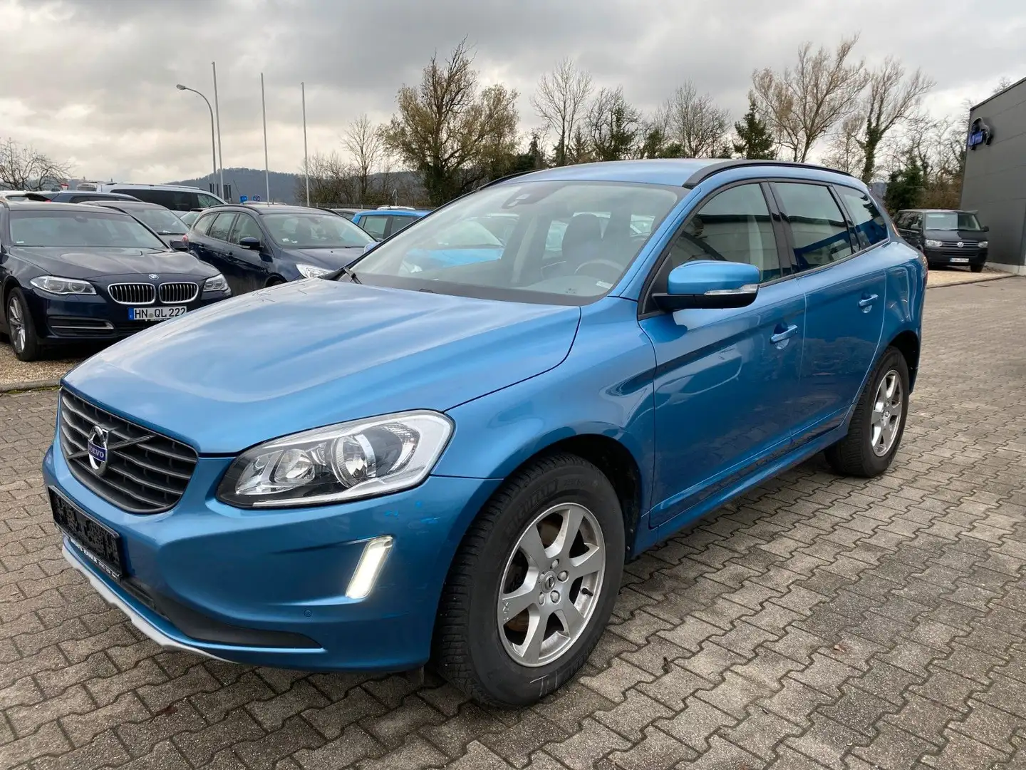 Volvo XC60 Kinetic 2WD Blau - 1