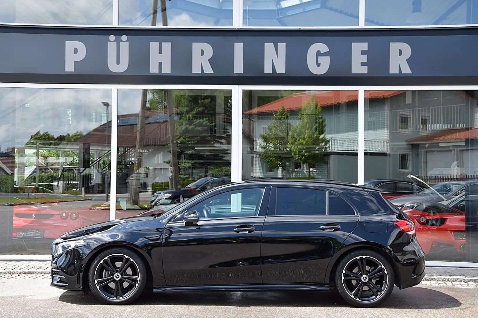 Mercedes-Benz A 160 *AMG Line* Zwart - 1