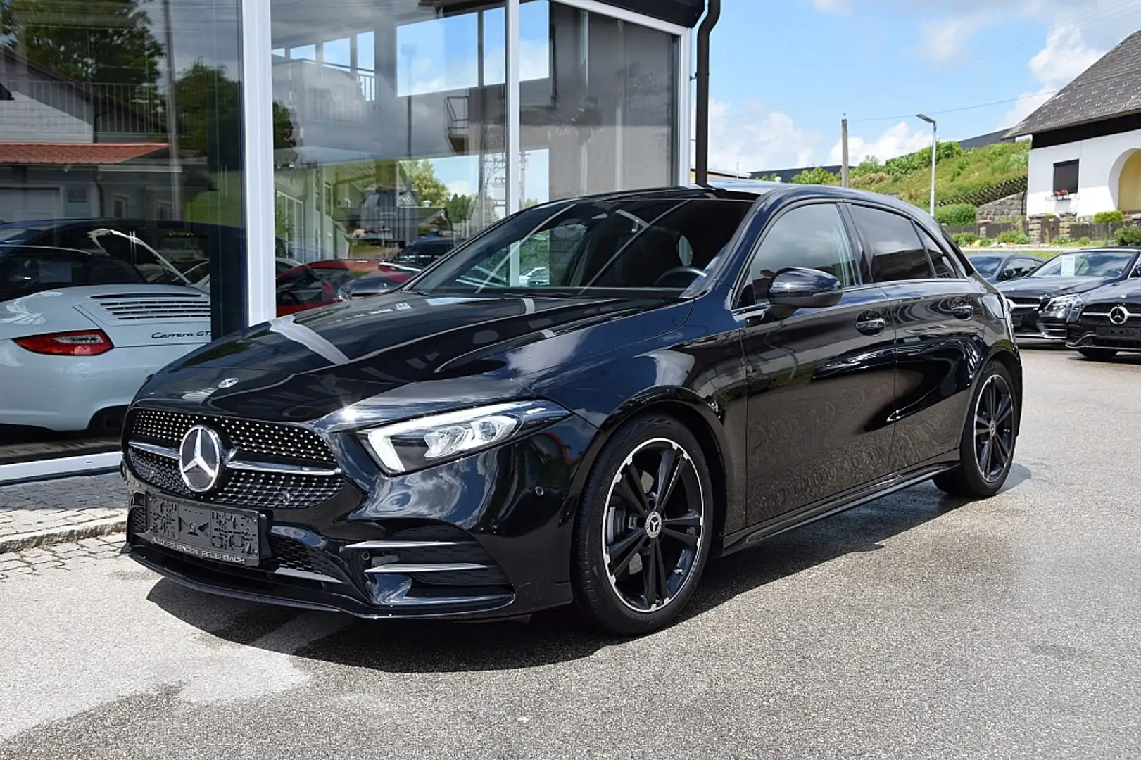 Mercedes-Benz A 160 *AMG Line* Zwart - 2