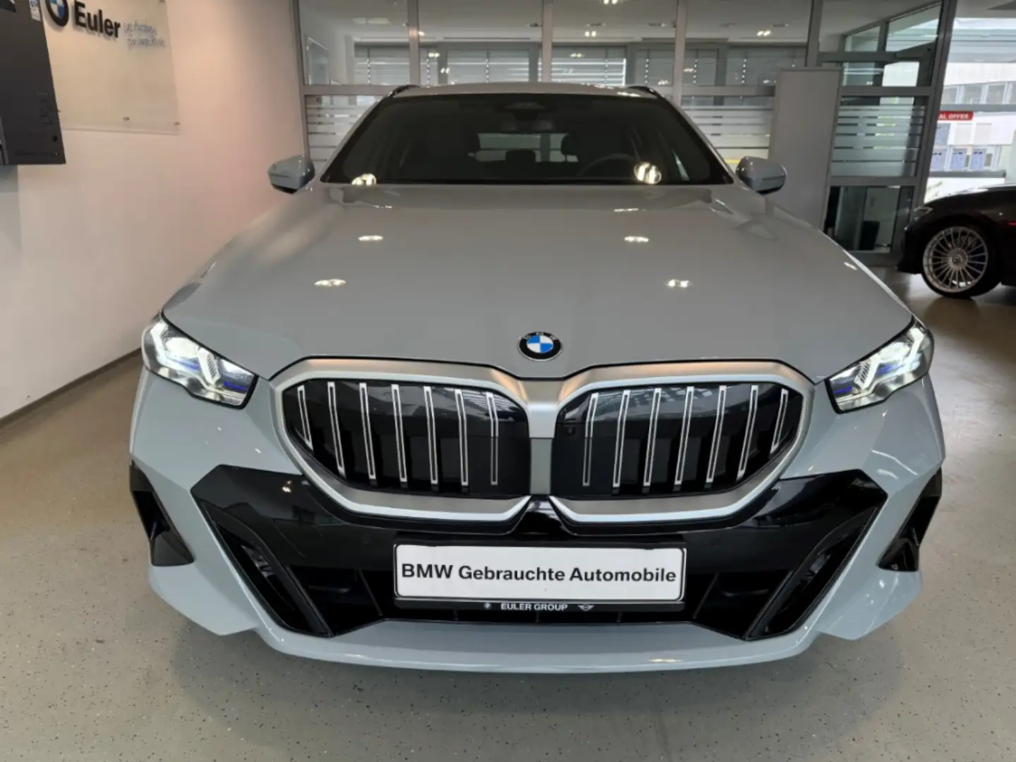 BMW 520 d Touring Sportpaket HUD StandHZG AHK-klappbar AHK Grau - 2