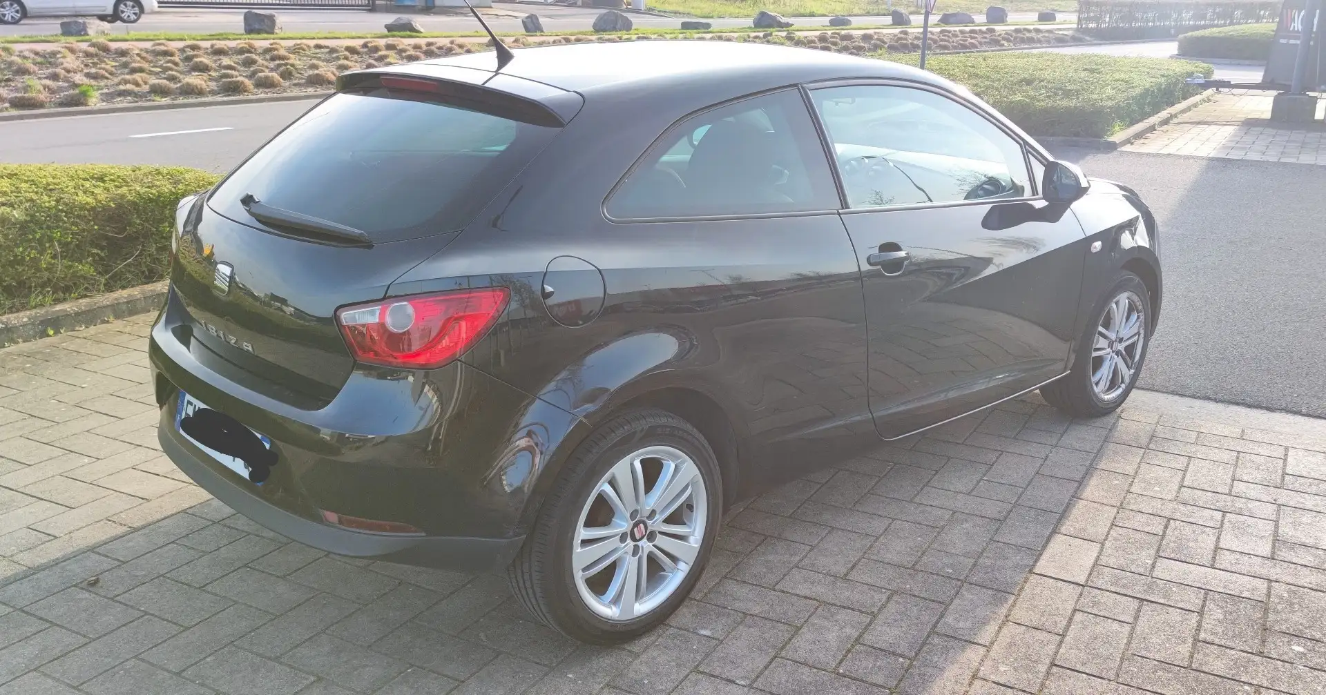 SEAT Ibiza 1.4 TDI 80 FAP Stylance Noir - 2