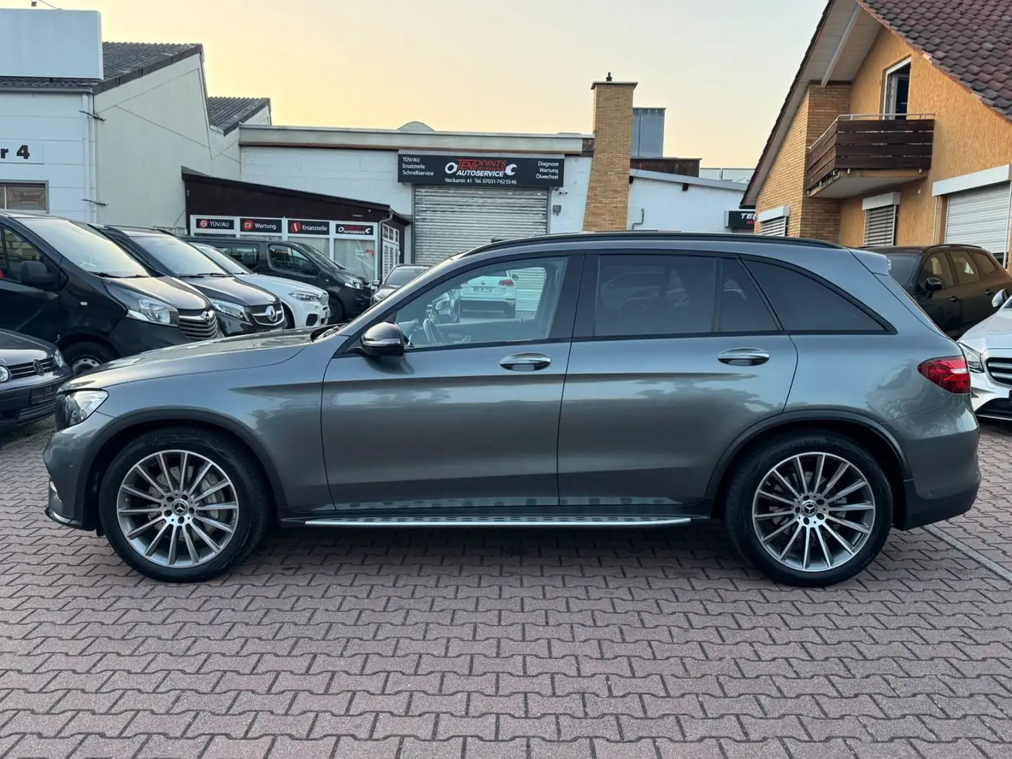 Mercedes-Benz GLC 350 d AMG+STDHZG+PANO+CAM+DISTR+MEMORY Gris - 2