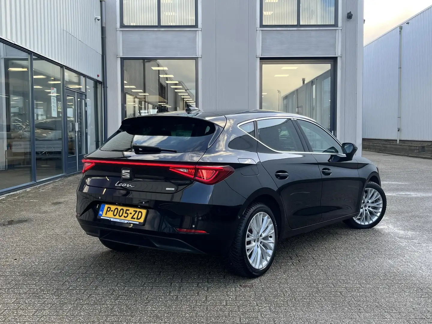 SEAT Leon 1.4 TSI eHybrid PHEV Xcellenge | Navi/Adapt.Cruise Schwarz - 2