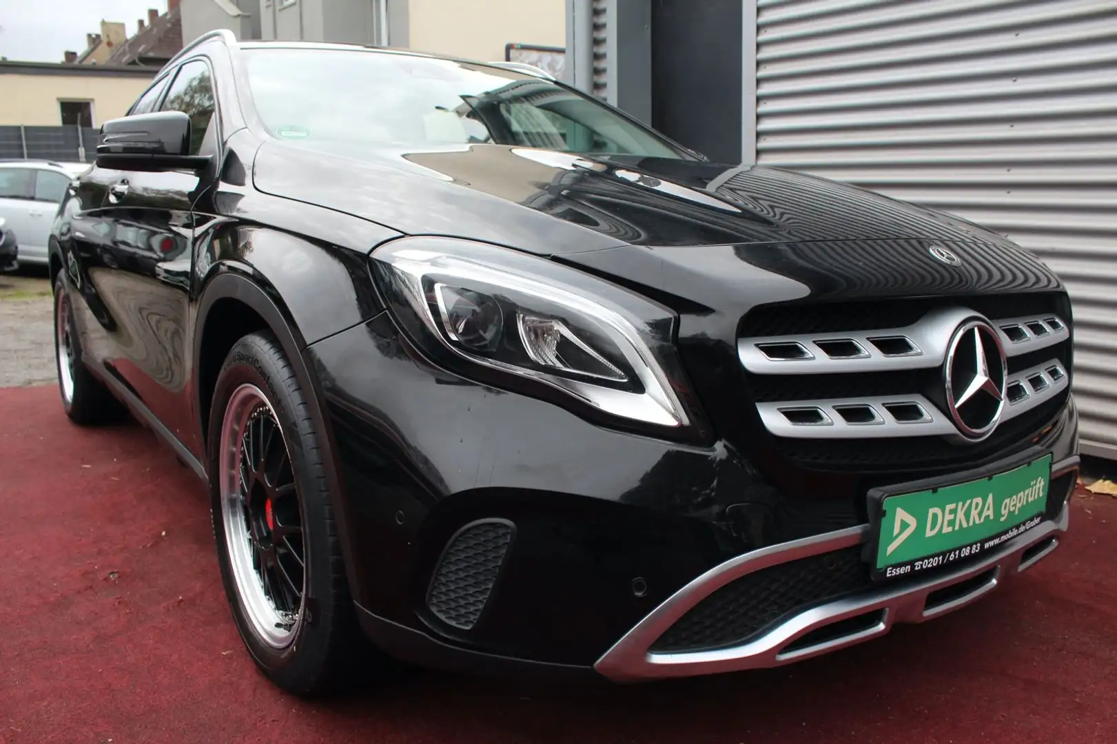 Mercedes-Benz GLA 180 URBAN KLIMA NAVI LED 18.ZOLL ALU PDC Schwarz - 2