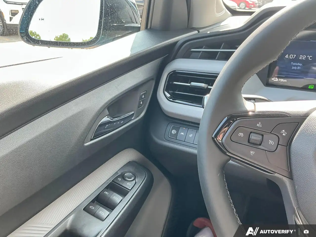 Chevrolet Bolt photo Chevrolet Bolt