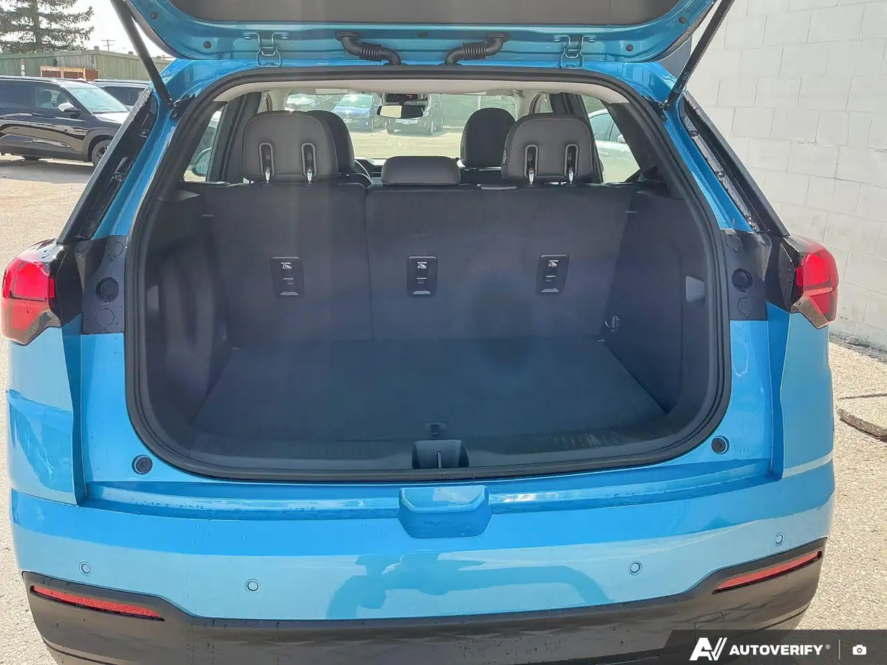 Chevrolet Bolt photo Chevrolet Bolt