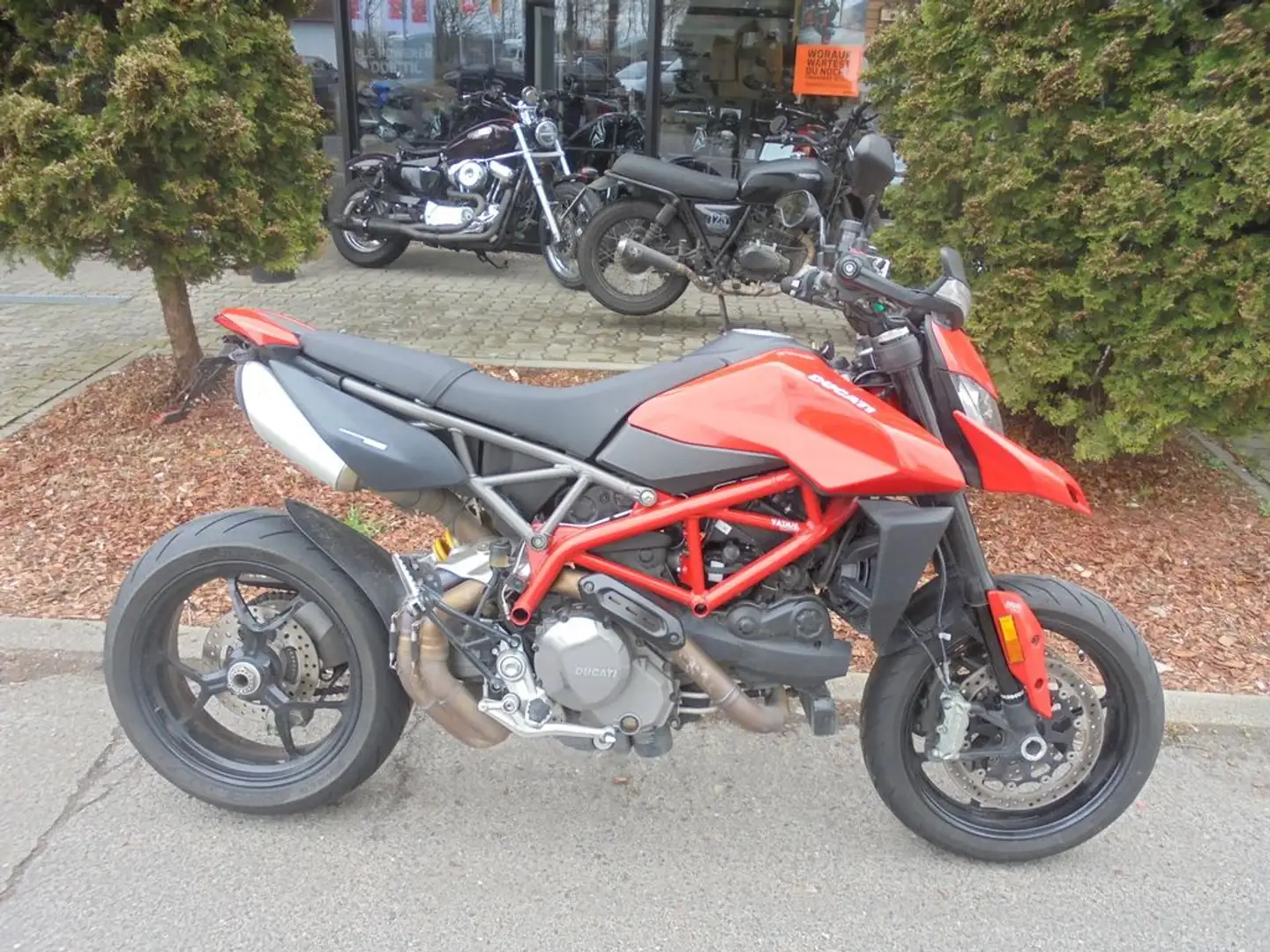Ducati Hypermotard 950 Piros - 2