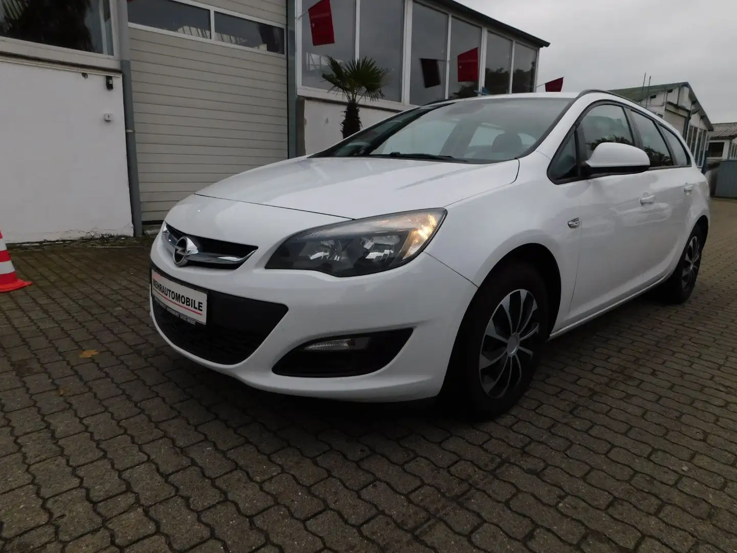 Opel Astra J Sports Tourer Edition*1HD*Scheckheft*EU6 Weiß - 2