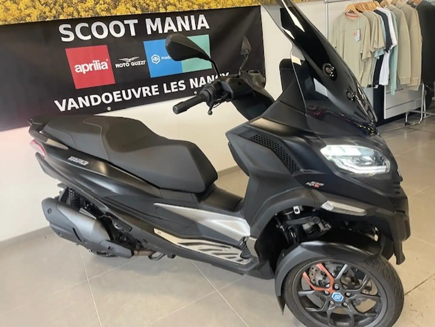 Piaggio MP3 530 Чорний - 2