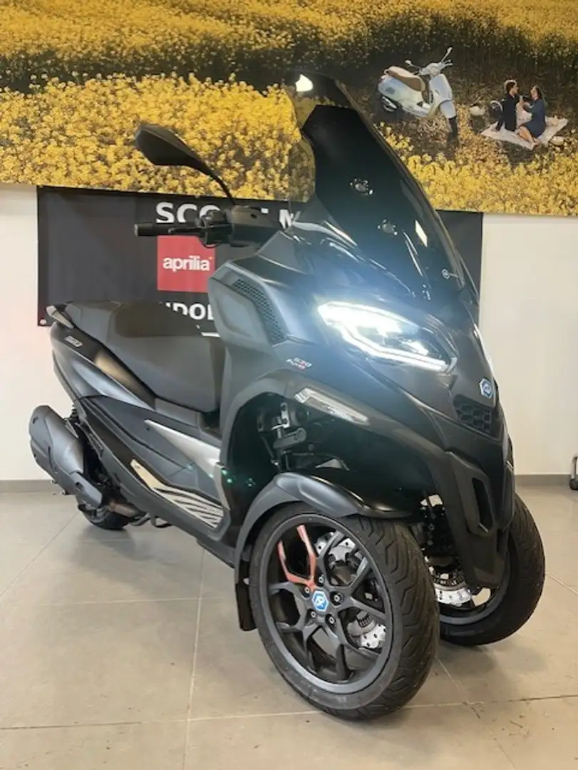 Piaggio MP3 530 Чорний - 1