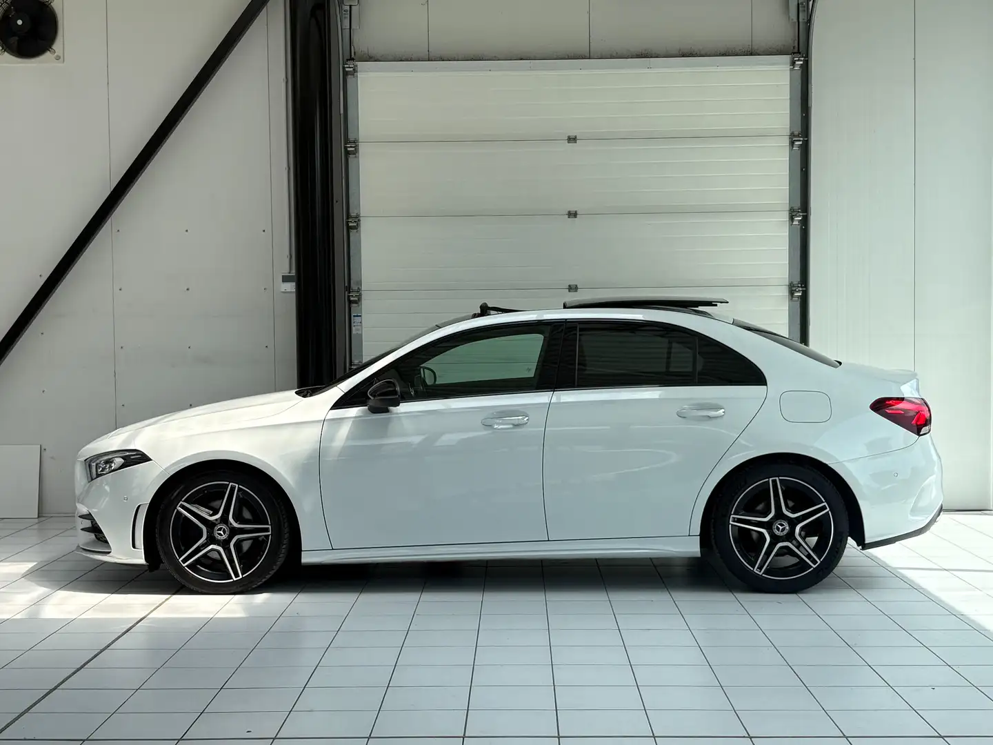 Mercedes-Benz A 180 d *AMG*MATRIX*TOIT*LED AMBI*CUIR*GPS*CAMERA* Wit - 2