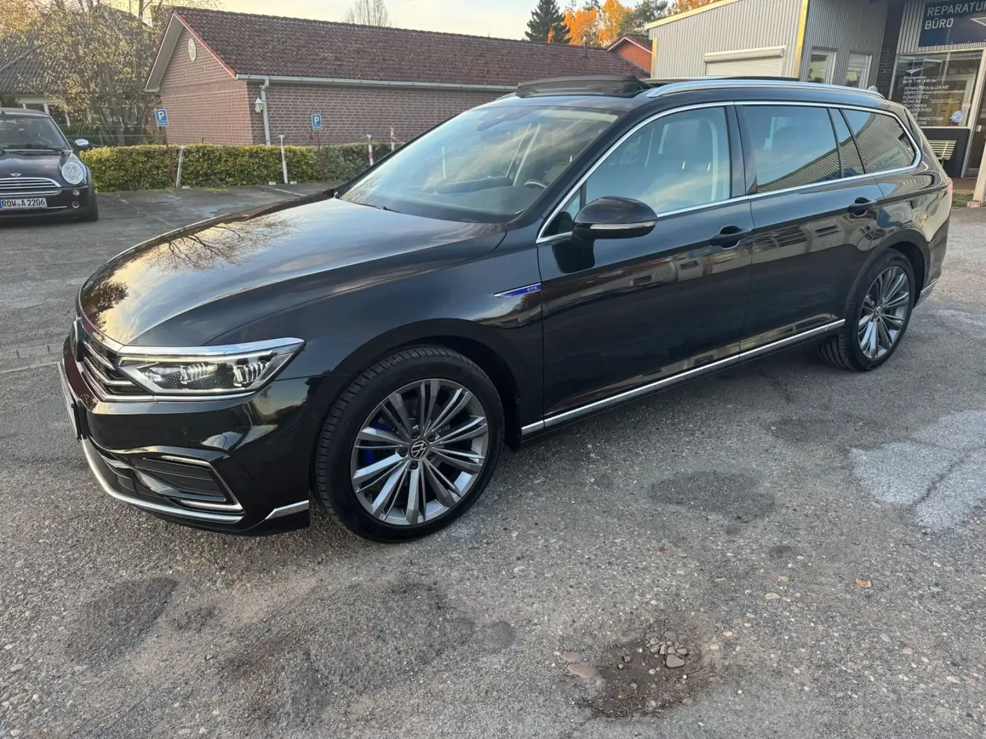 Volkswagen Passat Variant GTE R-Line/Panorama/AHK/Leder Schwarz - 1