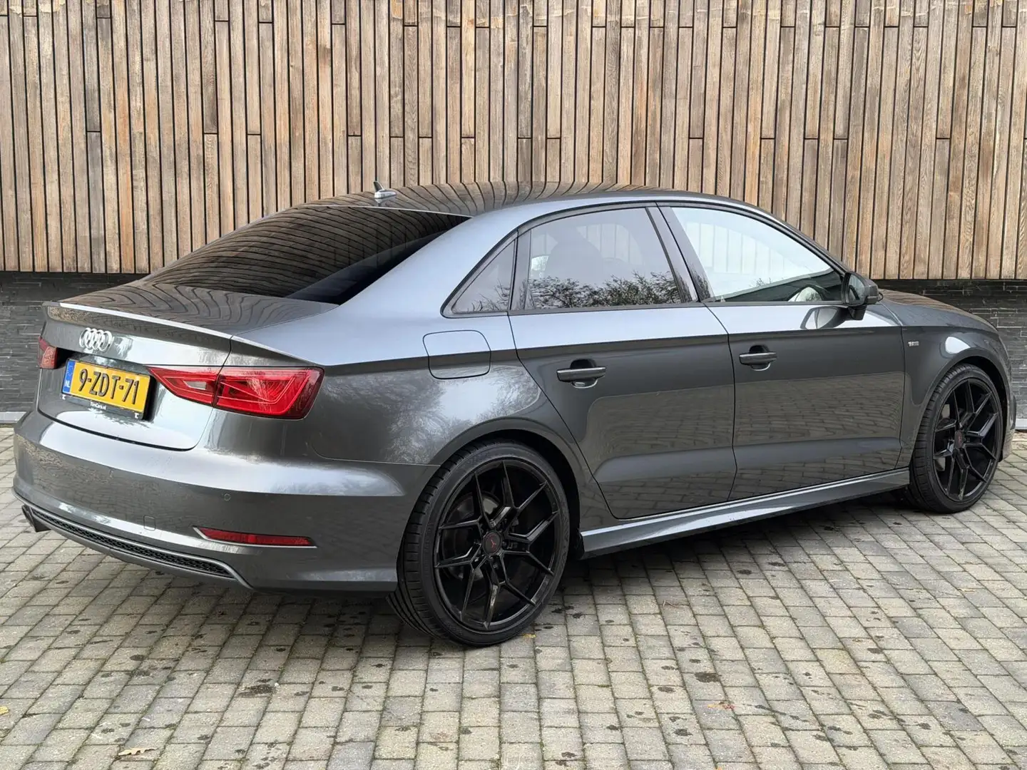 Audi A3 Limousine 1.4 TFSI CoD Pro Line S Handgeschakeld | Grau - 2
