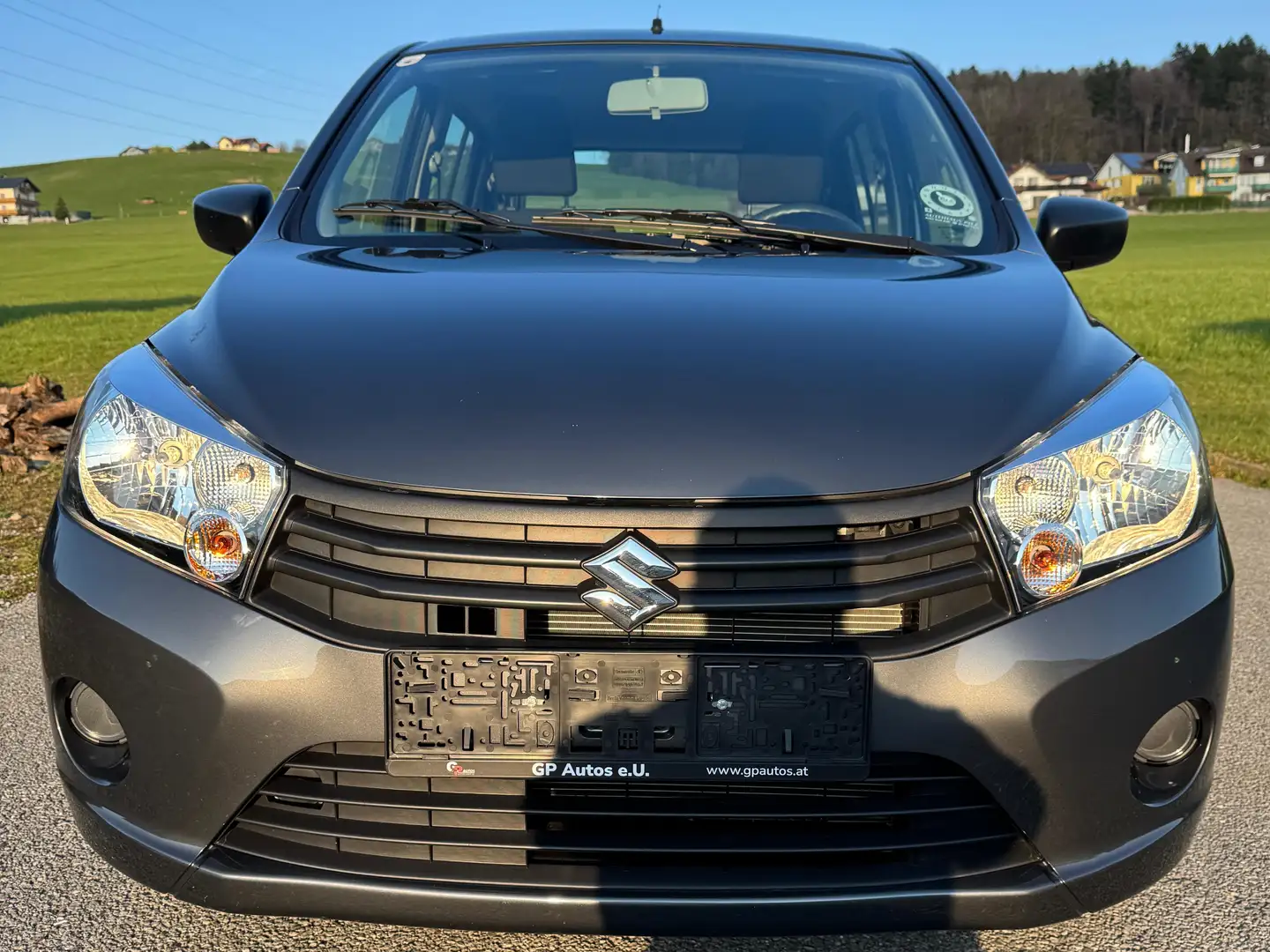 Suzuki Celerio 1,0 - Erstbesitz, neuwertiger Zustand. Grau - 2