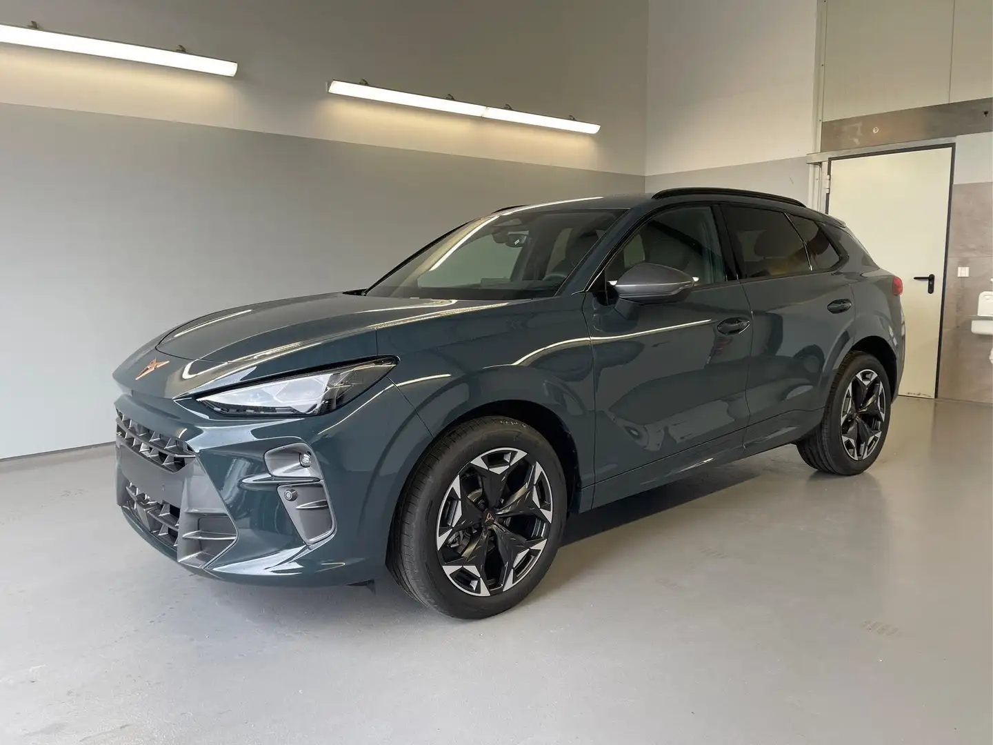 CUPRA Terramar 1.5 eTSI DSG Matrix+Kessy+AHK+eHeck+Dinamica+Ca... Blau - 1