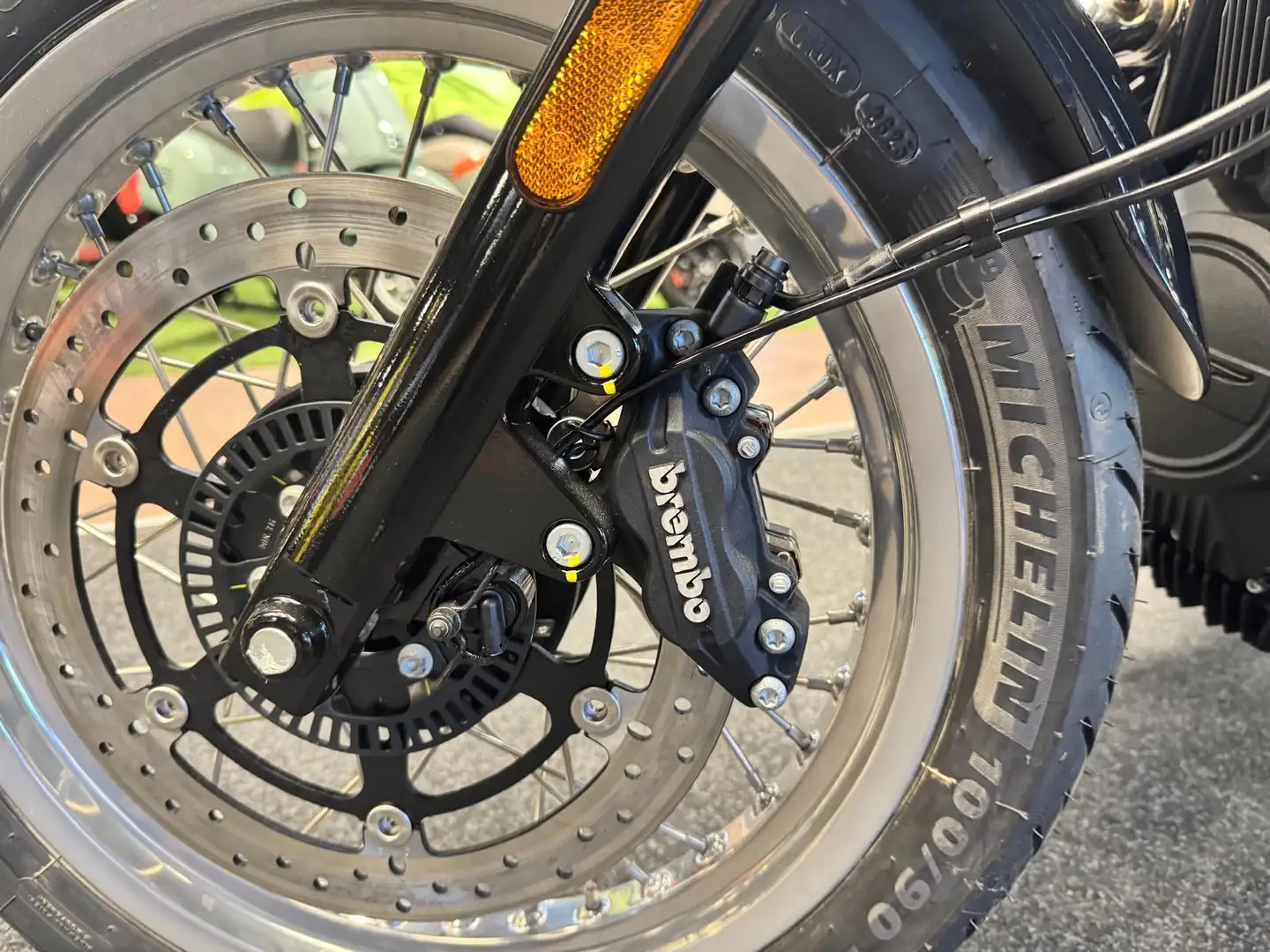 Moto Guzzi V7 IV SPECIAL E5 SILVER STRIPE Noir - 2