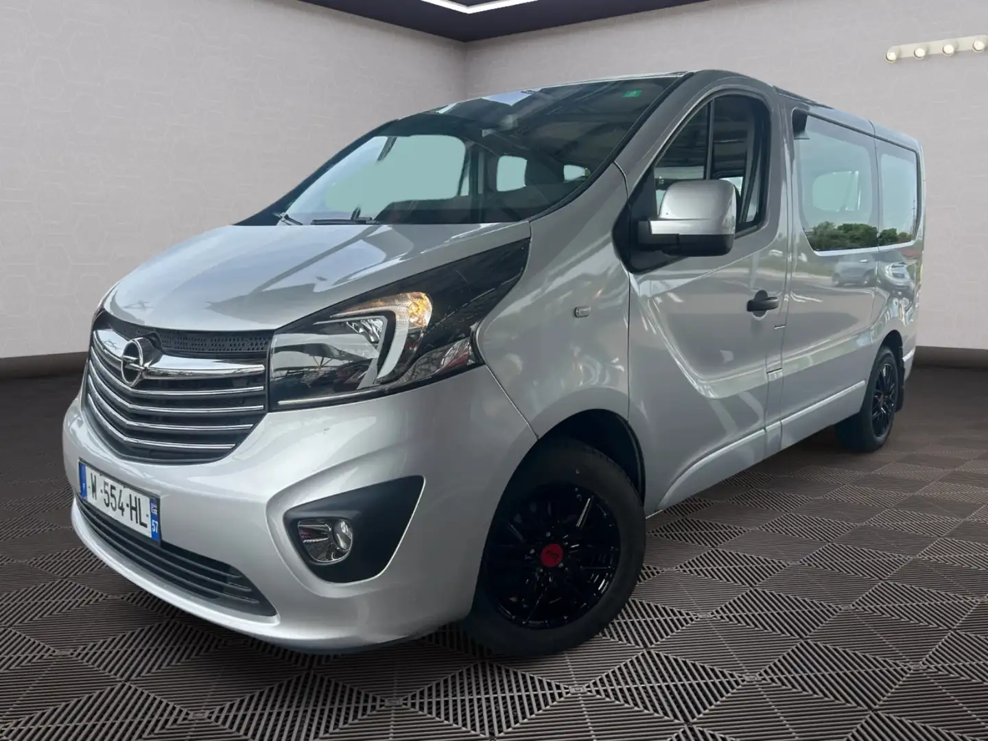 Opel Vivaro Biturbo Srebrny - 1