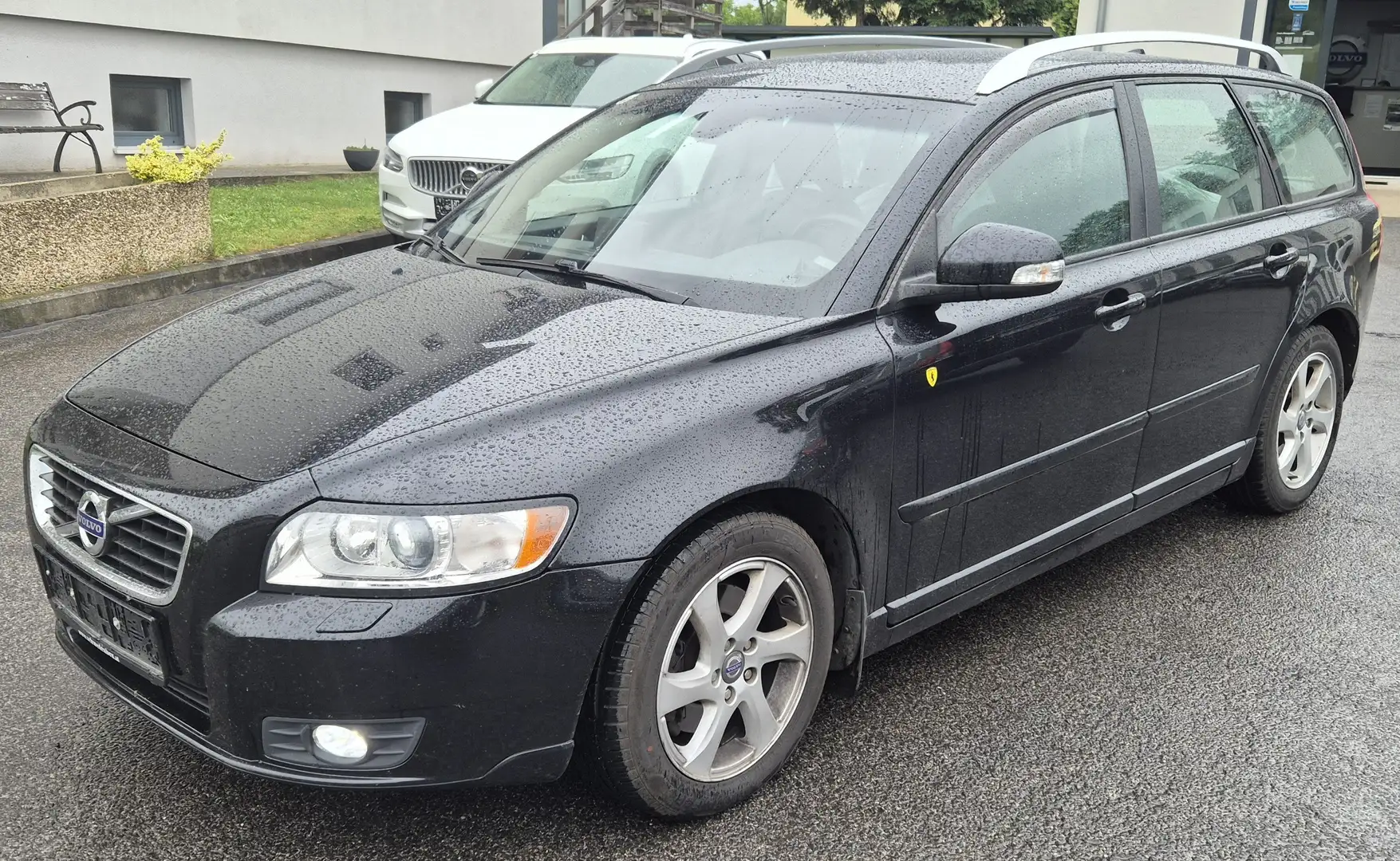 Volvo V50 D3 Business Pro Edition Schwarz - 1