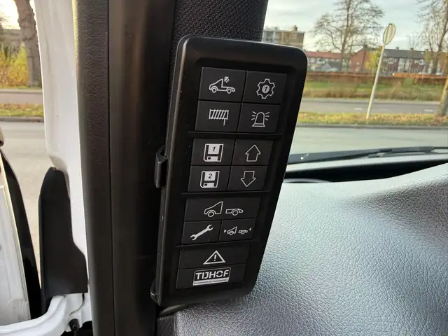 Mercedes-Benz Sprinter view 16