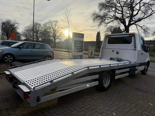 Mercedes-Benz Sprinter view 6