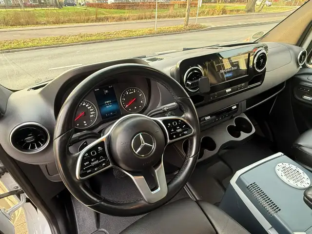 Mercedes-Benz Sprinter view 18