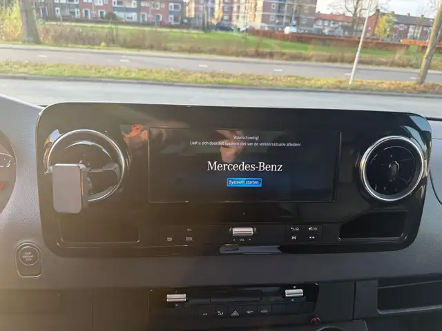 Mercedes-Benz Sprinter view 19