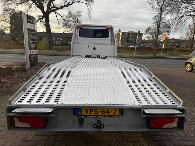 Mercedes-Benz Sprinter view 5