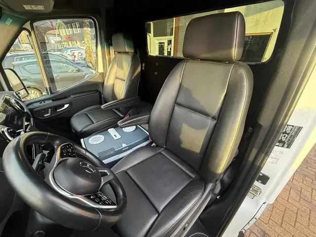 Mercedes-Benz Sprinter view 8