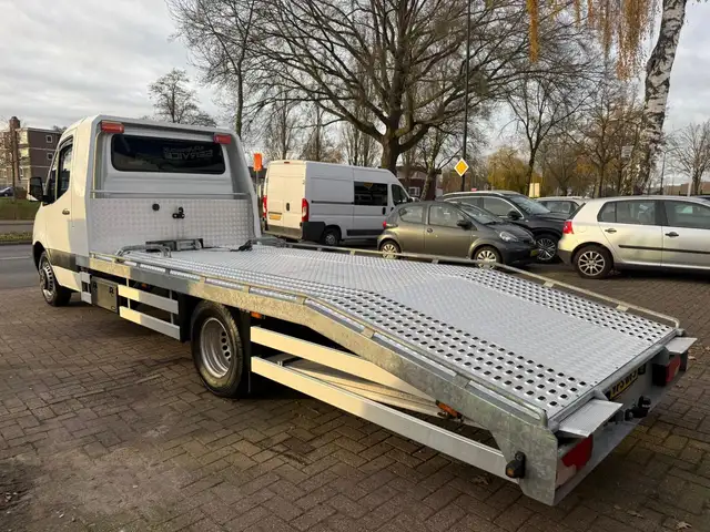 Mercedes-Benz Sprinter view 4