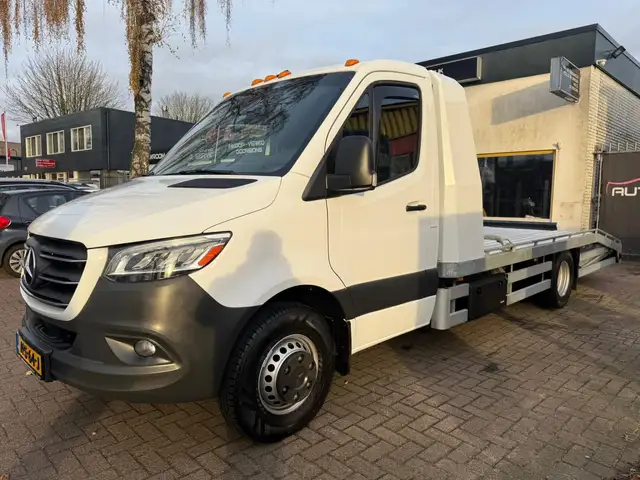 Mercedes-Benz Sprinter view 3