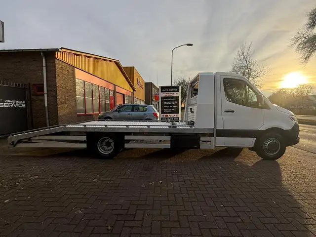 Mercedes-Benz Sprinter view 7