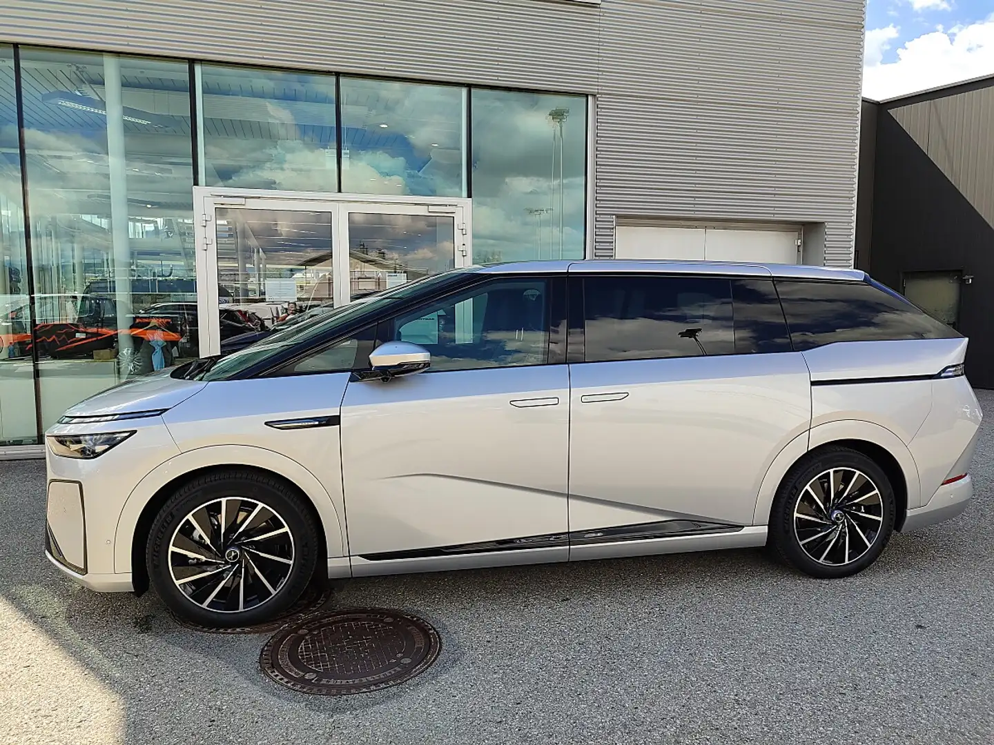 Xpeng Sonstige X9 Performance AWD 110kWh Silber - 2
