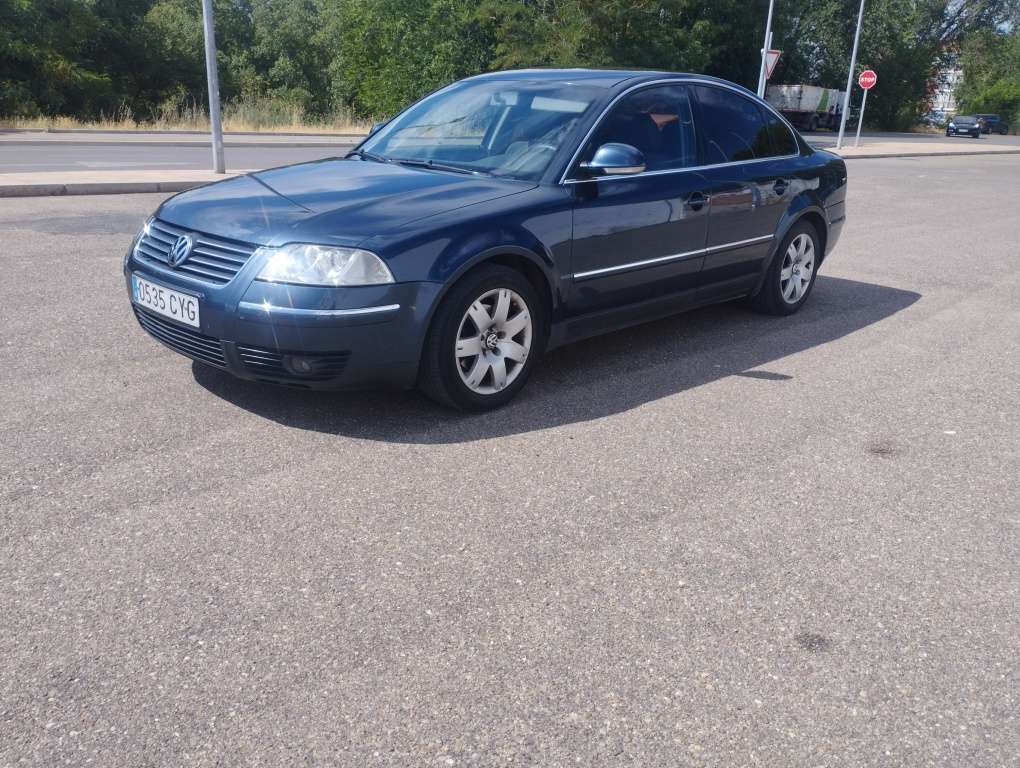 Volkswagen Passat 1.9TDI Highline - foto 1
